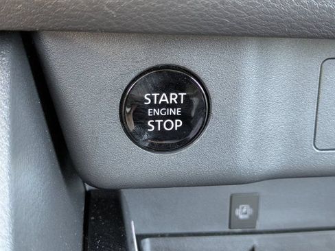 Used 2025 Nissan Rogue SL FWD image 30