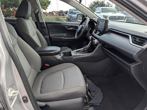 Used 2022 Toyota RAV4 XLE AWD/4WD image 30