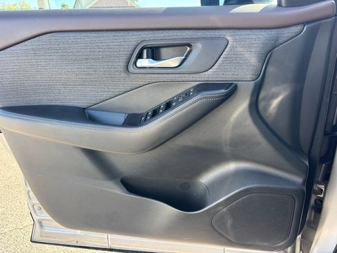 Used 2023 Nissan Rogue SV AWD/4WD image 12