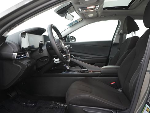 Used 2025 Hyundai Elantra SEL FWD image 22