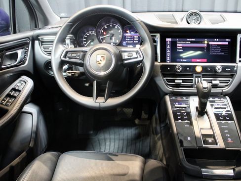 Certified 2024 Porsche Macan image 19