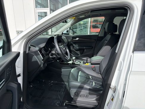 Used 2023 Audi Q5 2.0T Premium w/ Convenience Package image 9