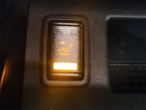 Used 2019 Nissan Titan SV w/ SV Convenience Package image 23