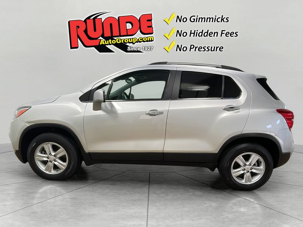 Used 2020 Chevrolet Trax LT w/ LT Convenience Package AWD/4WD image 3