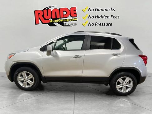 Used 2020 Chevrolet Trax LT w/ LT Convenience Package AWD/4WD image 3
