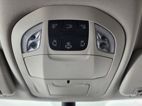 Used 2024 Chrysler Pacifica Touring-L image 48