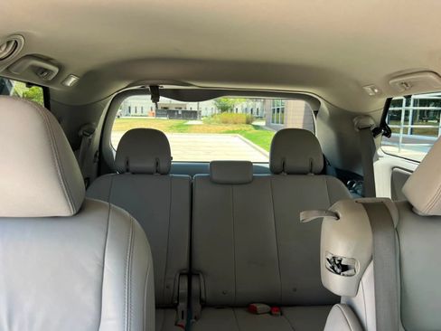 Used 2015 Toyota Sienna XLE w/ XLE Navigation Package FWD image 46