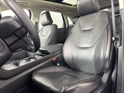 Used 2020 Ford Edge Titanium w/ Equipment Group 301A AWD/4WD image 19