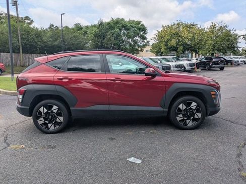Used 2024 Hyundai Kona SEL AWD/4WD image 3