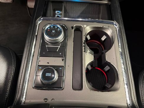 Used 2019 Ford Expedition XLT w/ Equipment Group 202A AWD/4WD image 16