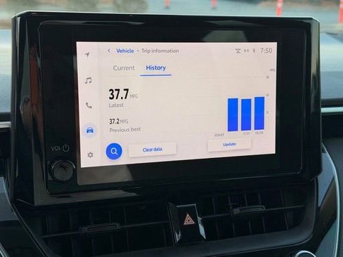 Used 2023 Toyota Corolla LE image 4