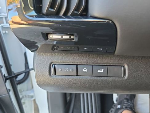 New 2025 Nissan Pathfinder SV image 30