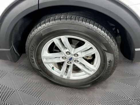 Certified 2023 Ford Explorer XLT w/ Equipment Group 202A AWD/4WD image 35