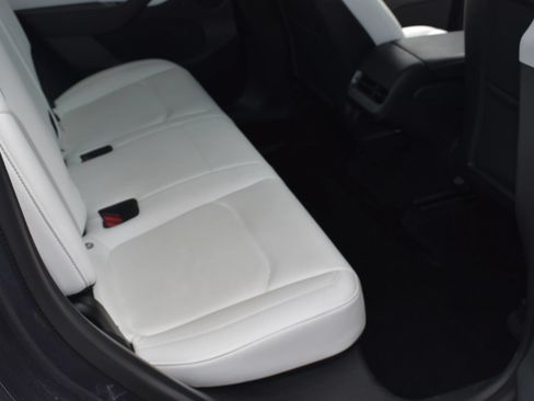 Used 2023 Tesla Model Y 2WD image 14