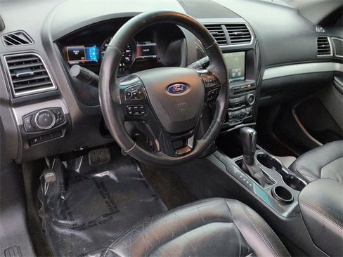 Used 2016 Ford Explorer XLT w/ Equipment Group 202A image 11