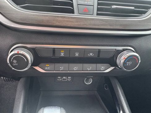 Used 2024 Nissan Altima 2.5 SV FWD image 25