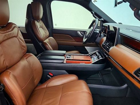 Used 2024 Lincoln Navigator L Reserve AWD/4WD image 24