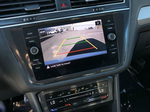 Used 2022 Volkswagen Tiguan SE R-Line image 18