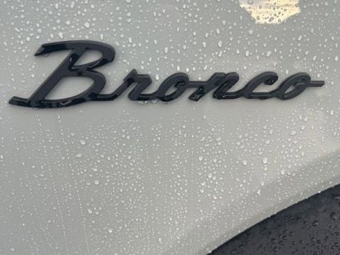 Used 2023 Ford Bronco Wildtrak image 11