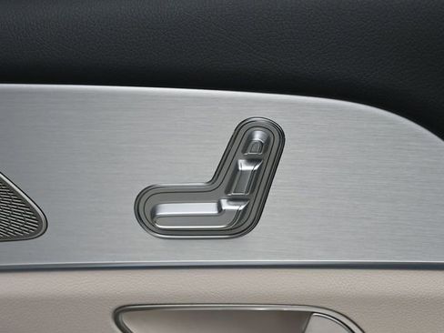 Used 2025 Mercedes-Benz GLS 450 4MATIC image 40