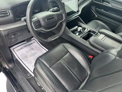 Used 2023 Jeep Wagoneer Series II AWD/4WD image 10
