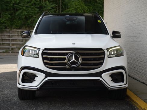 Used 2024 Mercedes-Benz GLS 450 4MATIC w/ AMG Line Exterior image 9