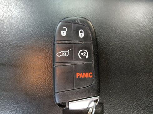 Used 2021 Jeep Grand Cherokee Laredo X AWD/4WD image 32
