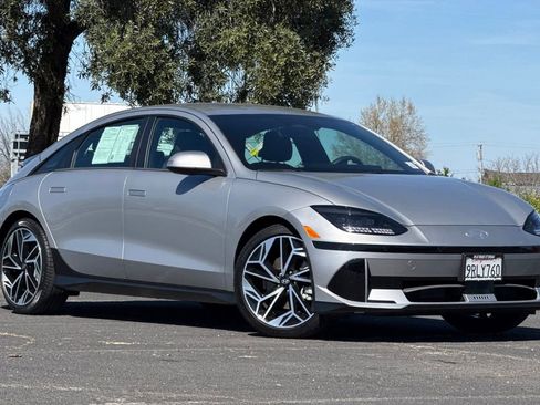 Used 2023 Hyundai Ioniq 6 SEL AWD/4WD image 2