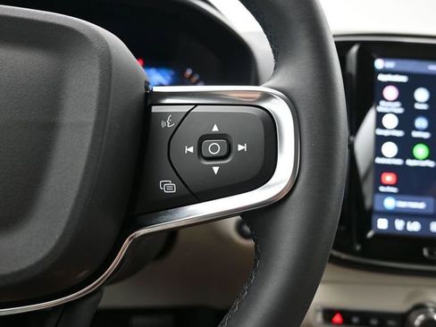 Used 2024 Volvo XC40 B5 Plus w/ Climate Package image 24