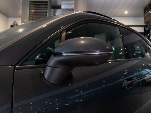 Used 2025 Porsche Macan Electric image 12