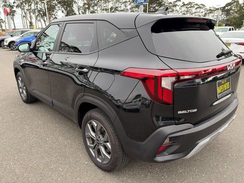 Used 2025 Kia Seltos LX AWD/4WD image 3