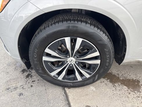 Certified 2023 Volvo XC60 B5 Core image 11