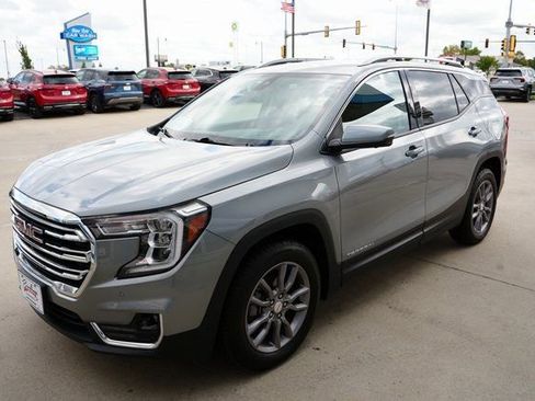 Used 2023 GMC Terrain SLT w/ Tech Package image 29