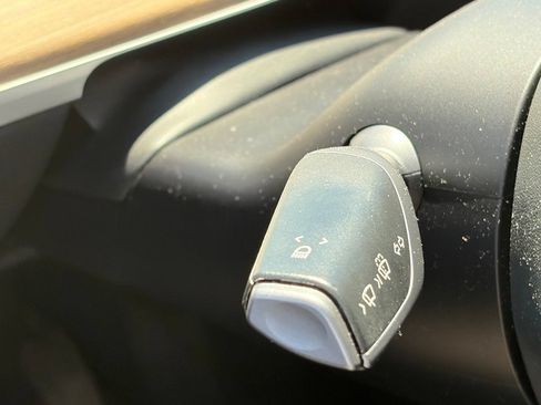 Used 2023 Tesla Model Y Long Range AWD/4WD image 7