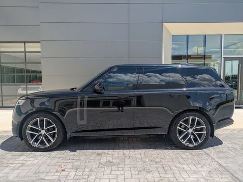 Certified 2025 Land Rover Range Rover SE AWD/4WD image 3