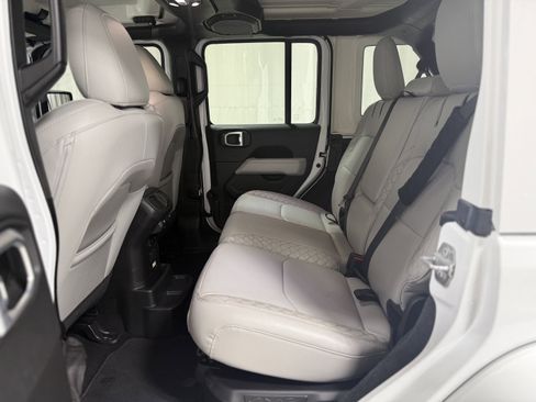 Used 2022 Jeep Wrangler Unlimited Sahara image 25