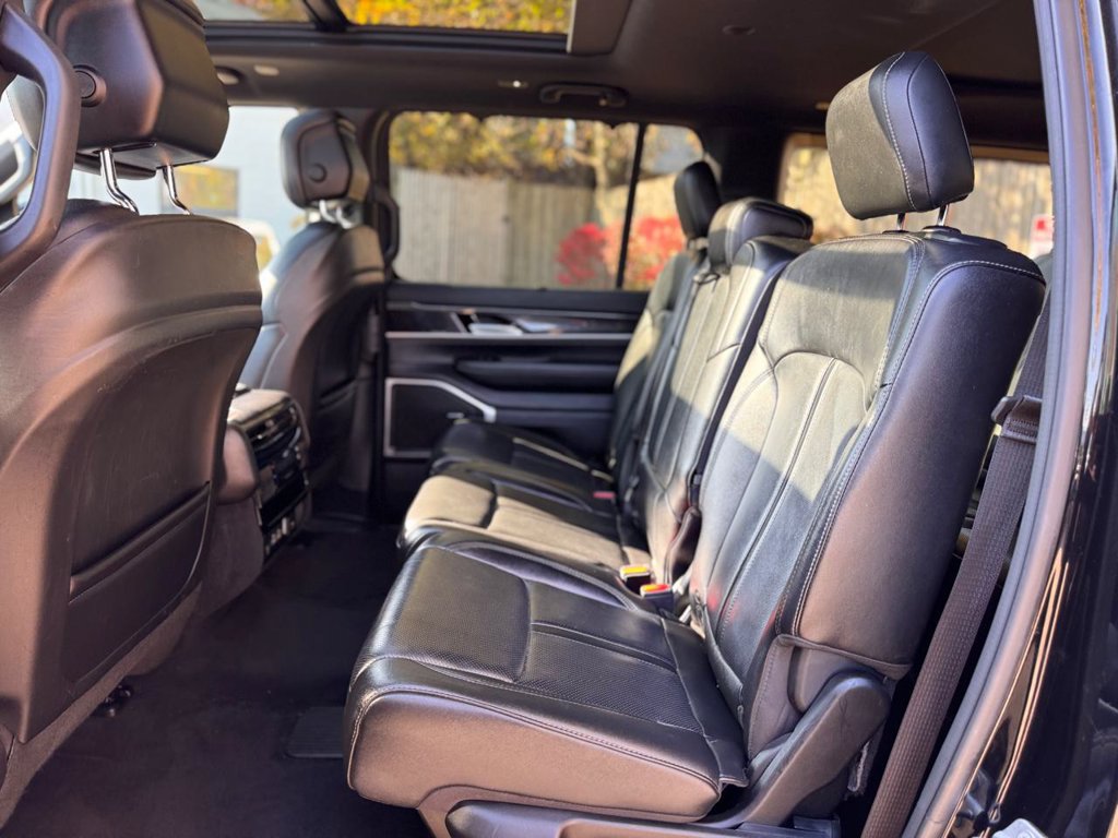 Used 2023 Jeep Wagoneer 4WD w/ Premium Group I image 22