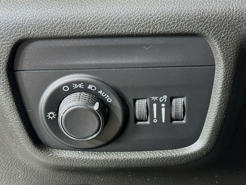 Used 2023 Jeep Grand Cherokee Altitude image 10