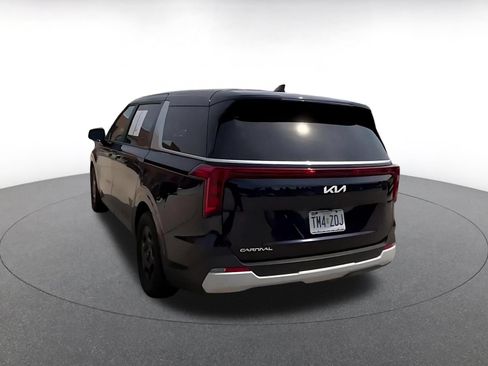 Used 2026 Kia Carnival FWD image 11