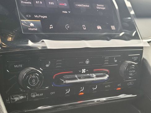 New 2025 Jeep Grand Cherokee Altitude image 18