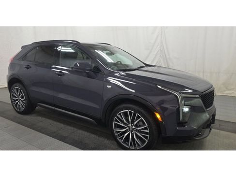 Used 2024 Cadillac XT4 Sport image 3