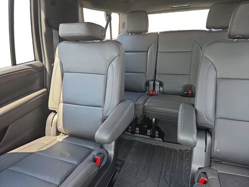 Used 2024 Chevrolet Suburban Z71 w/ Luxury Package AWD/4WD image 40