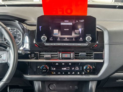 Used 2025 Nissan Pathfinder SV FWD image 13