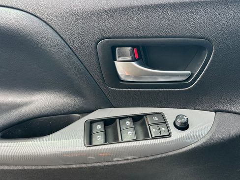 Certified 2020 Toyota Sienna SE w/ SE Preferred Package FWD image 11