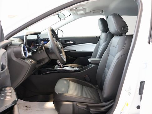 New 2026 Chevrolet Trax LT w/ Driver Confidence Package image 12