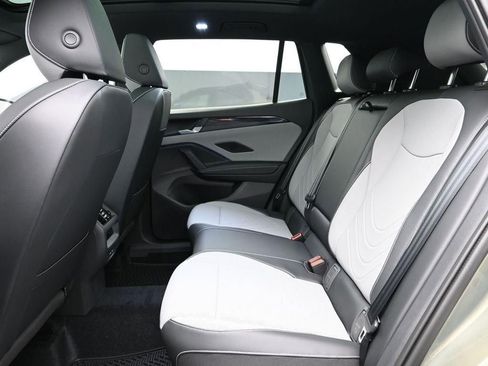 New 2026 Volkswagen Tiguan SE R-Line FWD image 9
