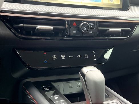 New 2025 Nissan Kicks SR FWD image 22