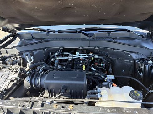 Used 2023 Ford Explorer XLT w/ Equipment Group 202A AWD/4WD image 35
