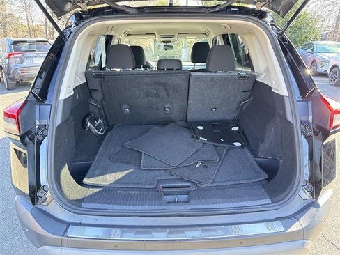 Used 2022 Nissan Rogue SV image 12