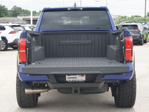 Used 2025 Toyota Tacoma TRD Off-Road AWD/4WD image 15